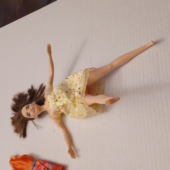 4/$40 Brunette Barbie Doll With 2 Dresses - Picture 7 of 7